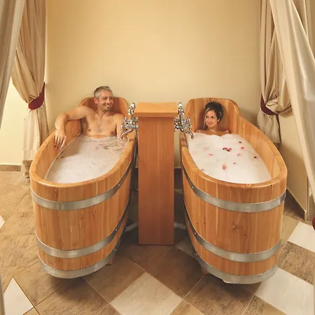 Ruze & Wellness 5* Český Krumlov
