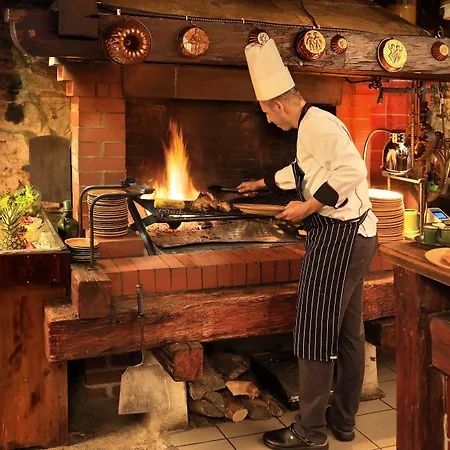 Ruze & Wellness 5* Český Krumlov